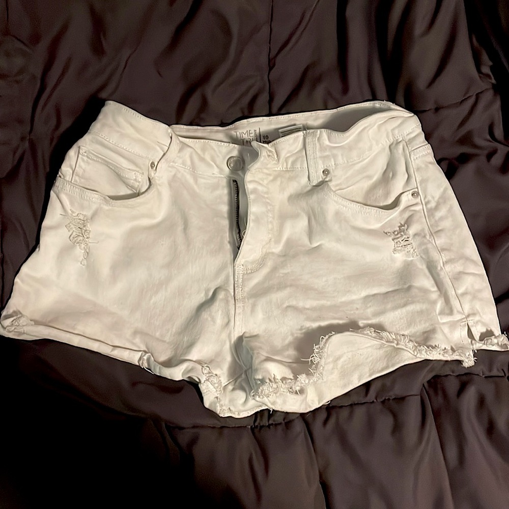 Time and Tru size 10 High Rise White Shorts